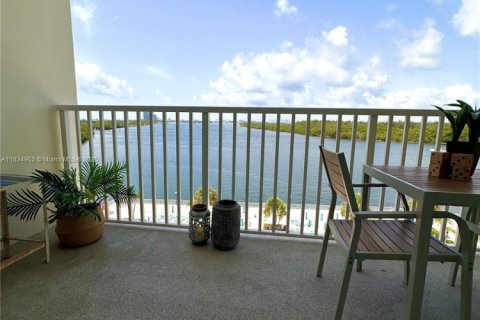 Condo in Sunny Isles Beach, Florida, 2 bedrooms № 1817661 - photo 11