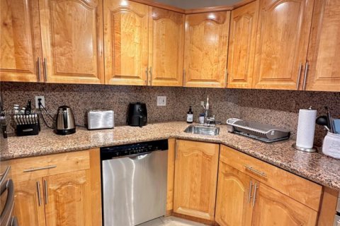 Condo in Sunny Isles Beach, Florida, 2 bedrooms № 1817661 - photo 20