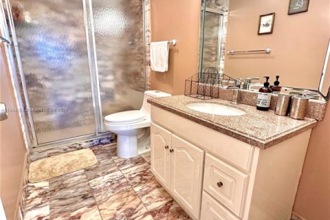 Condo in Sunny Isles Beach, Florida, 2 bedrooms № 1817661 - photo 22