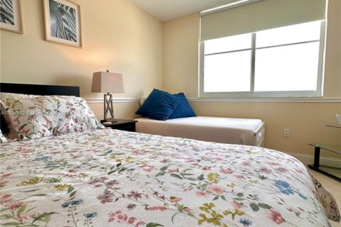 Condo in Sunny Isles Beach, Florida, 2 bedrooms № 1817661 - photo 25