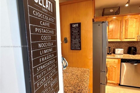 Condo in Sunny Isles Beach, Florida, 2 bedrooms № 1817661 - photo 17