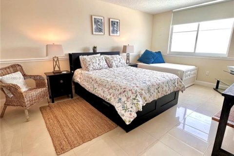 Condo in Sunny Isles Beach, Florida, 2 bedrooms № 1817661 - photo 23