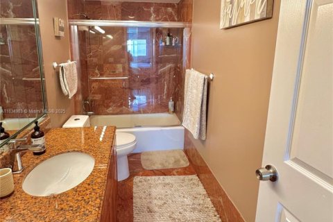 Condo in Sunny Isles Beach, Florida, 2 bedrooms № 1817661 - photo 28
