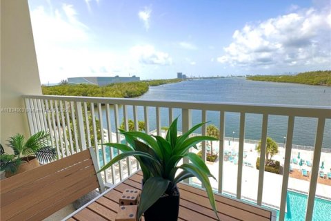 Condo in Sunny Isles Beach, Florida, 2 bedrooms № 1817661 - photo 12