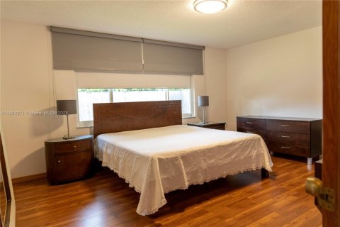 Villa ou maison à louer à Miami, Floride: 4 chambres, 168.06 m2 № 1946083 - photo 16