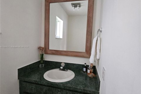 Villa ou maison à louer à Miami, Floride: 4 chambres, 168.06 m2 № 1946083 - photo 10
