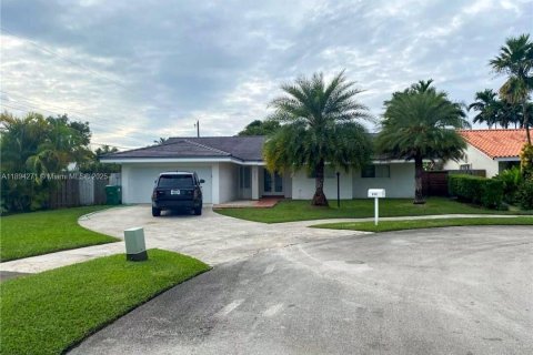 Villa ou maison à louer à Miami, Floride: 4 chambres, 168.06 m2 № 1946083 - photo 2
