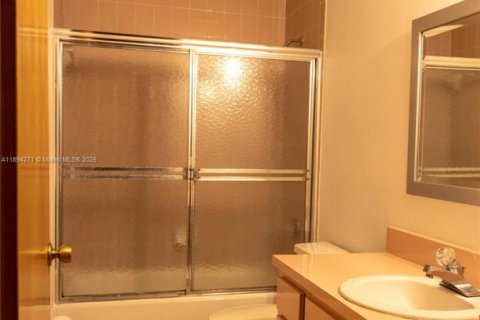 Villa ou maison à louer à Miami, Floride: 4 chambres, 168.06 m2 № 1946083 - photo 26