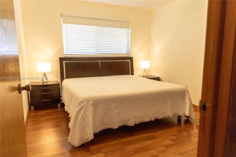 Villa ou maison à louer à Miami, Floride: 4 chambres, 168.06 m2 № 1946083 - photo 24