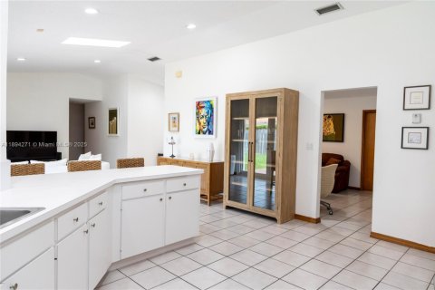 Villa ou maison à louer à Miami, Floride: 4 chambres, 168.06 m2 № 1946083 - photo 11