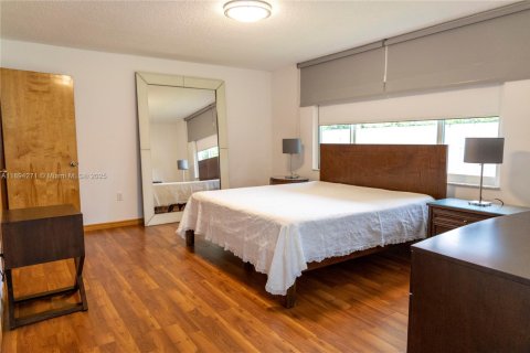 Villa ou maison à louer à Miami, Floride: 4 chambres, 168.06 m2 № 1946083 - photo 17