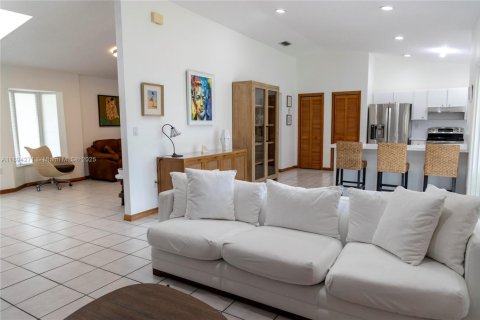 Villa ou maison à louer à Miami, Floride: 4 chambres, 168.06 m2 № 1946083 - photo 8