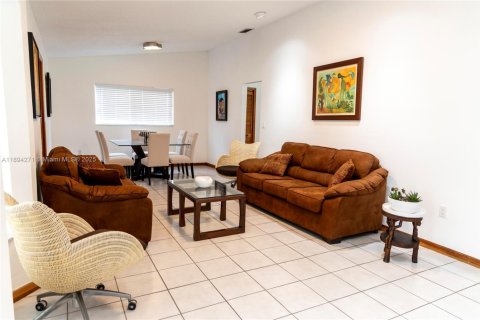 Villa ou maison à louer à Miami, Floride: 4 chambres, 168.06 m2 № 1946083 - photo 6