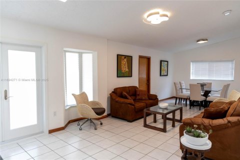 Villa ou maison à louer à Miami, Floride: 4 chambres, 168.06 m2 № 1946083 - photo 3