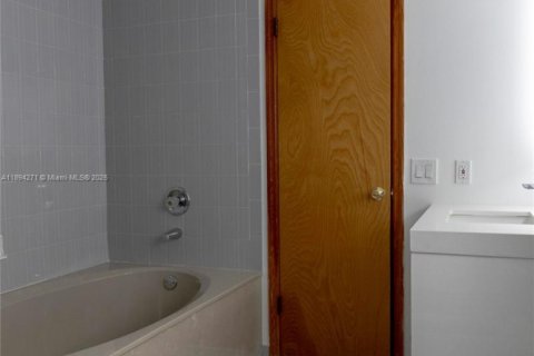 Villa ou maison à louer à Miami, Floride: 4 chambres, 168.06 m2 № 1946083 - photo 20