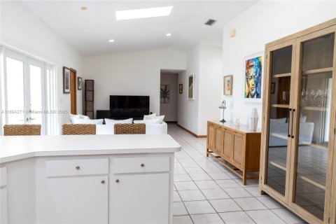 Villa ou maison à louer à Miami, Floride: 4 chambres, 168.06 m2 № 1946083 - photo 15