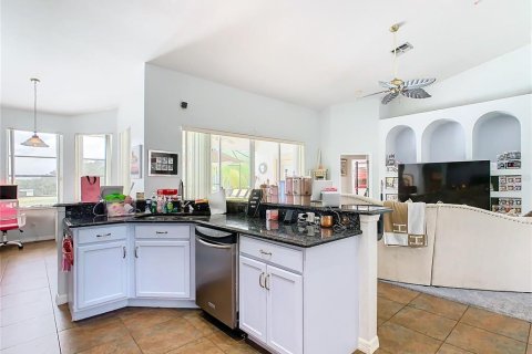 House in Davenport, Florida 5 bedrooms, 217.21 sq.m. № 1382125 - photo 11