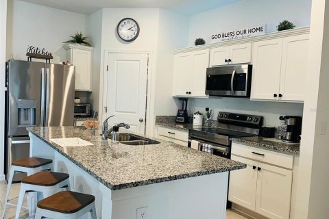 Снять в аренду виллу или дом в Клермон, Флорида 6 комнат, 143.53м2, № 1903386 - фото 4