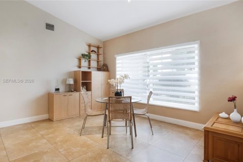 Villa ou maison à vendre à Sunrise, Floride: 4 chambres, 209.59 m2 № 2009342 - photo 11