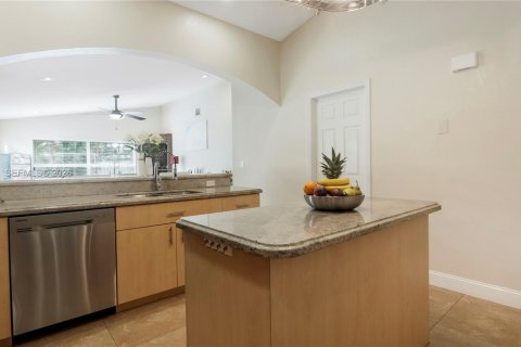 Villa ou maison à vendre à Sunrise, Floride: 4 chambres, 209.59 m2 № 2009342 - photo 28