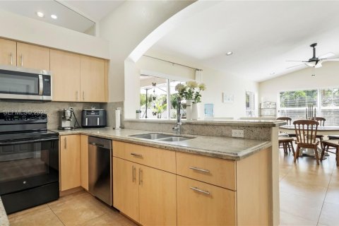 Villa ou maison à vendre à Sunrise, Floride: 4 chambres, 209.59 m2 № 2009342 - photo 22