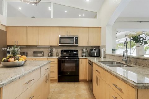 Villa ou maison à vendre à Sunrise, Floride: 4 chambres, 209.59 m2 № 2009342 - photo 3