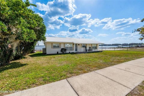 House in Hampton, Florida 3 bedrooms, 115.94 sq.m. № 2148845