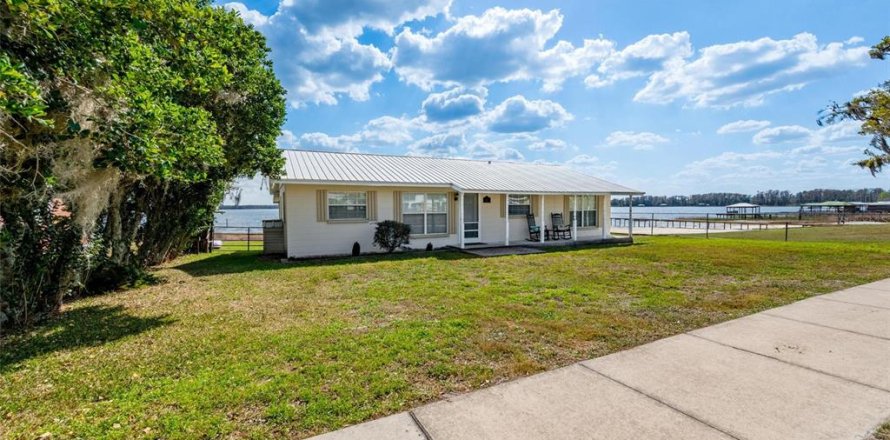 House in Hampton, Florida 3 bedrooms, 115.94 sq.m. № 2148845