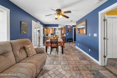 House in Hampton, Florida 3 bedrooms, 115.94 sq.m. № 2148845 - photo 11