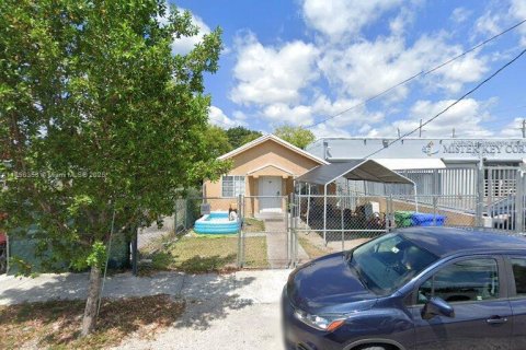 Commercial property in Miami, Florida 212.1 sq.m. № 1881455 - photo 1