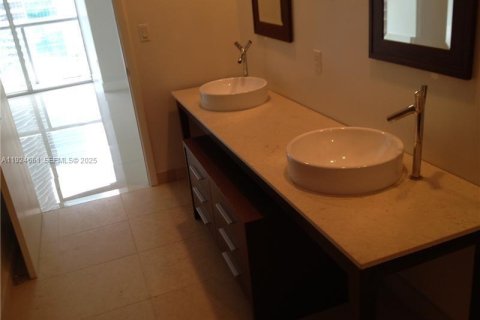 Copropriété à louer à Miami, Floride: 2 chambres, 108.51 m2 № 1983067 - photo 5