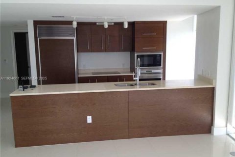 Copropriété à louer à Miami, Floride: 2 chambres, 108.51 m2 № 1983067 - photo 1