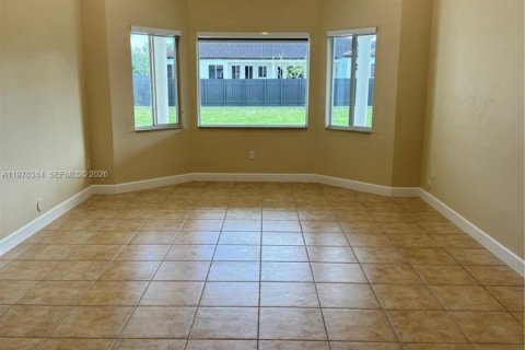 House in Miami, Florida 4 bedrooms, 291.71 sq.m. № 2044474 - photo 4