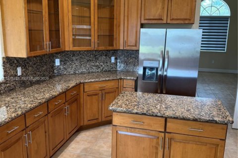 House in Miami, Florida 4 bedrooms, 291.71 sq.m. № 2044474 - photo 6