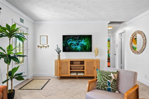 House in Hollywood, Florida 3 bedrooms, 106.84 sq.m. № 1839544 - photo 10