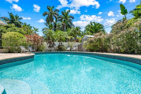 House in Hollywood, Florida 3 bedrooms, 106.84 sq.m. № 1839544 - photo 1