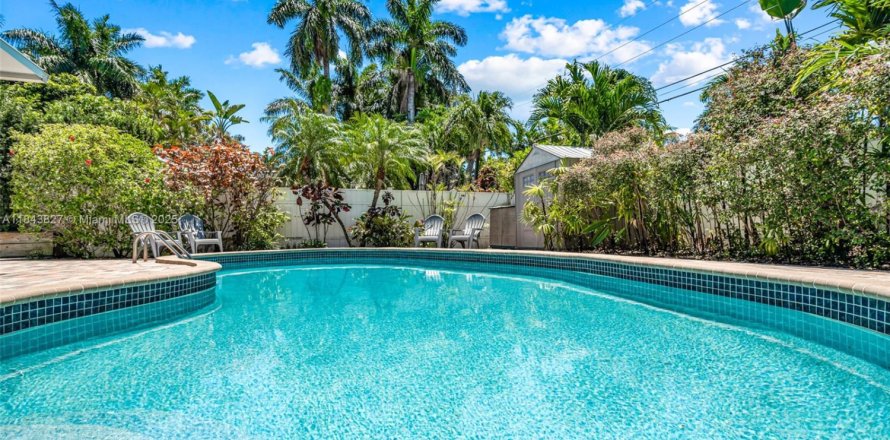 House in Hollywood, Florida 3 bedrooms, 106.84 sq.m. № 1839544
