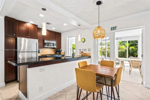 House in Hollywood, Florida 3 bedrooms, 106.84 sq.m. № 1839544 - photo 15