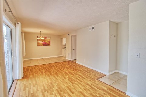 Condo in Tampa, Florida, 1 bedroom  № 1760287 - photo 5