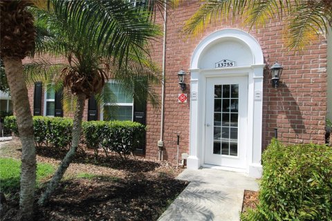 Condo in Tampa, Florida, 1 bedroom  № 1760287 - photo 1
