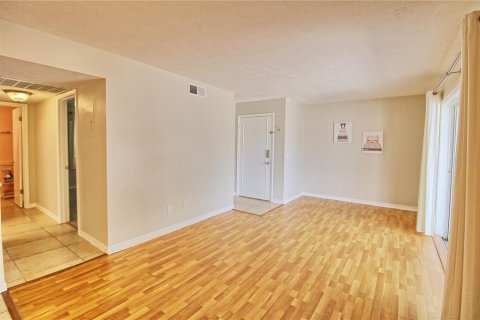 Condo in Tampa, Florida, 1 bedroom  № 1760287 - photo 4
