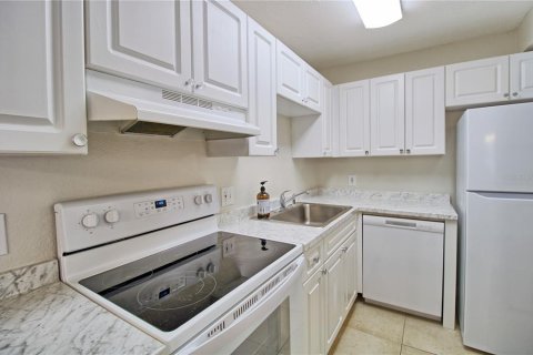 Condo in Tampa, Florida, 1 bedroom  № 1760287 - photo 7