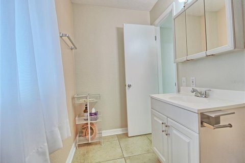Condo in Tampa, Florida, 1 bedroom  № 1760287 - photo 12
