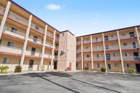 Condo in Bradenton, Florida, 2 bedrooms № 2345577