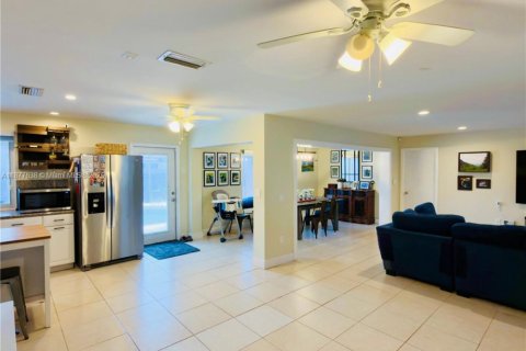 House in Pembroke Pines, Florida 3 bedrooms, 150.59 sq.m. № 1923011 - photo 8