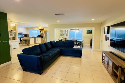 House in Pembroke Pines, Florida 3 bedrooms, 150.59 sq.m. № 1923011 - photo 5