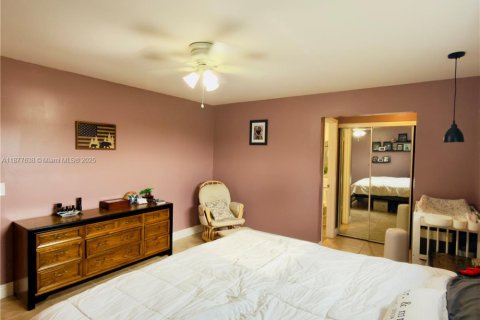 House in Pembroke Pines, Florida 3 bedrooms, 150.59 sq.m. № 1923011 - photo 13