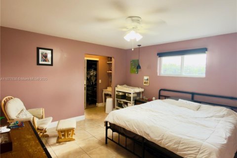 House in Pembroke Pines, Florida 3 bedrooms, 150.59 sq.m. № 1923011 - photo 12