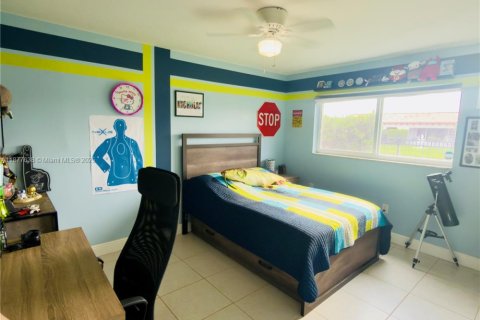 House in Pembroke Pines, Florida 3 bedrooms, 150.59 sq.m. № 1923011 - photo 17