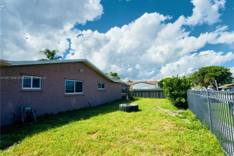 House in Pembroke Pines, Florida 3 bedrooms, 150.59 sq.m. № 1923011 - photo 4